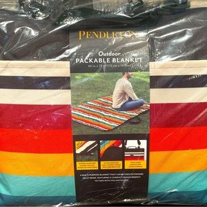 Pendleton Outdoor Packable Blanket 60x72 White Stripe